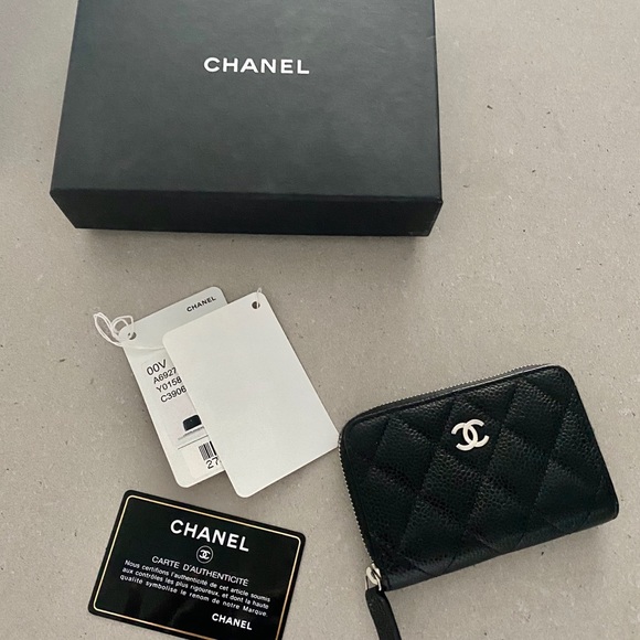 CHANEL Handbags - SOLD 🚫 Chanel Zippy Wallet